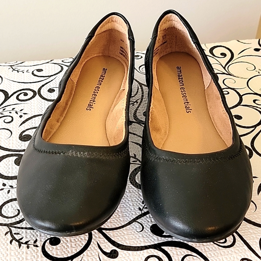 LIKE NEW! Cute little Essential Stretch Ballet Flats - Picture 2 of 8